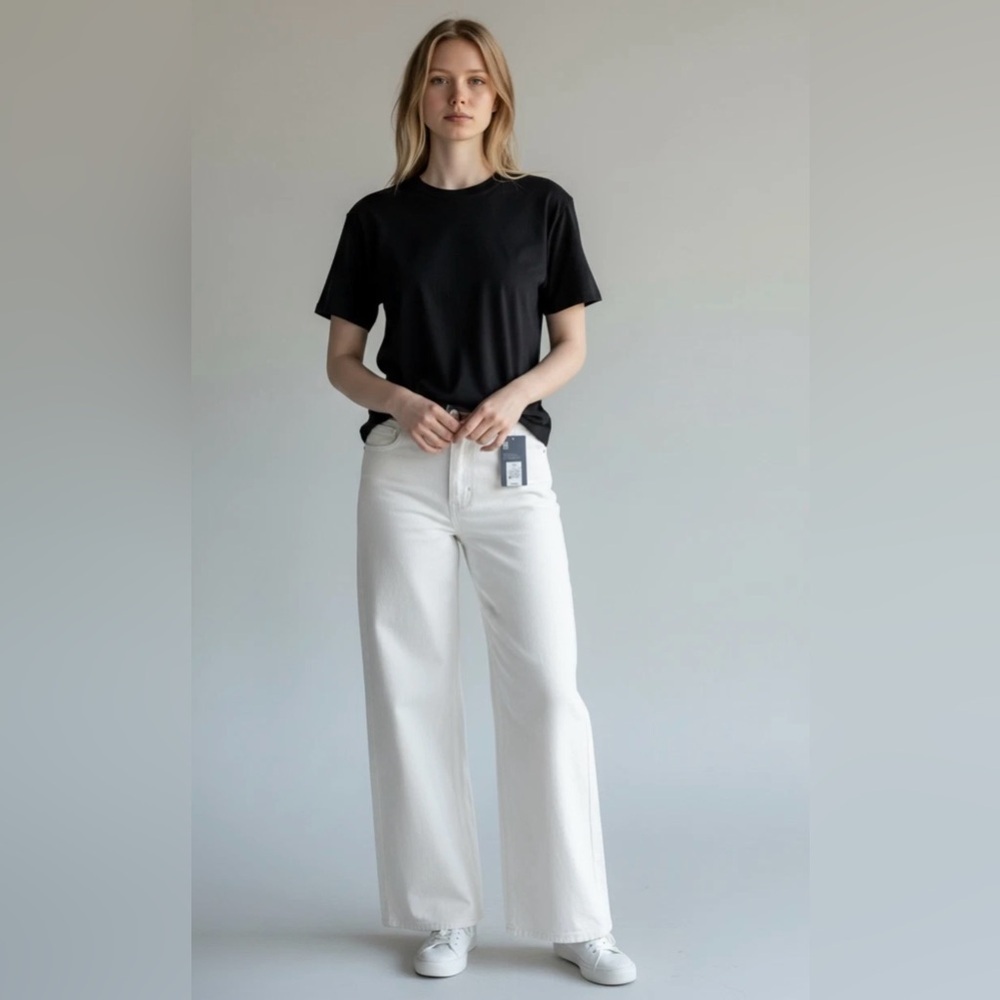 NEW, Universal Thread Women's High Rise Sailor Wide Leg Ankle Jeans White Denim